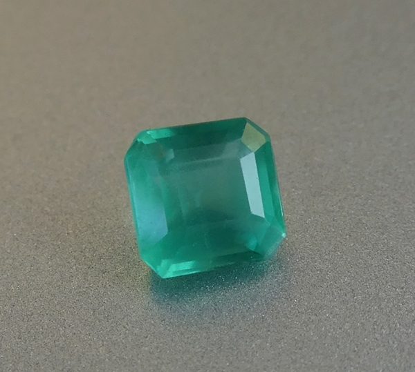 0.54CT SPLENDID SQUARE 100% NATURAL GREEN EMERALD