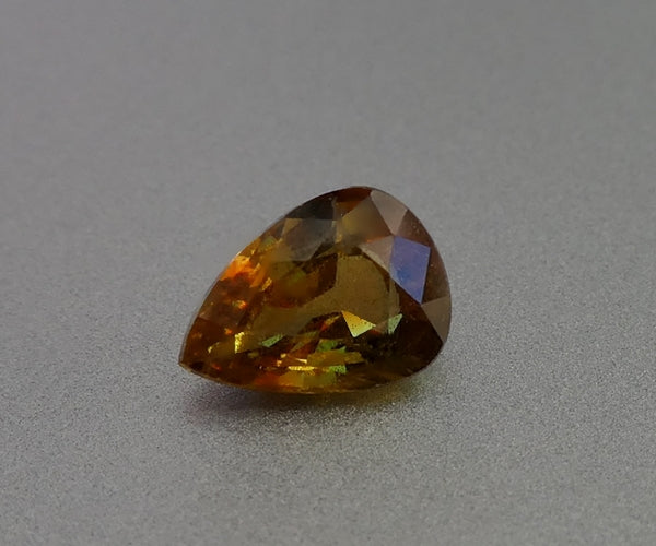 0.77CT SPLENDID PEAR CUT 100% NATURAL HONEY GREEN YELLOW SPHENE