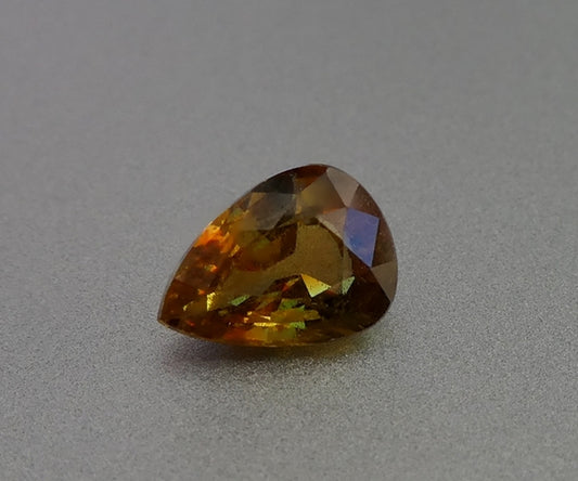 0.77CT SPLENDID PEAR CUT 100% NATURAL HONEY GREEN YELLOW SPHENE