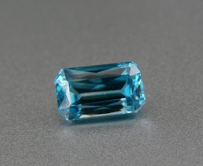 0.94CT エクセレント オクタゴン カット 100% 天然ブルージルコン