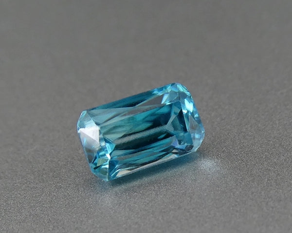 0.94CT エクセレント オクタゴン カット 100% 天然ブルージルコン