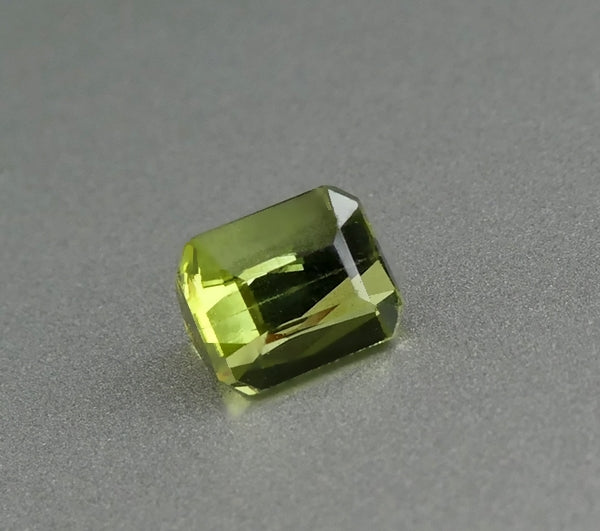 0.94CT UNHEATED OCTAGON CUT 100% NATURAL YELLOWISH GREEN TOURMALINE