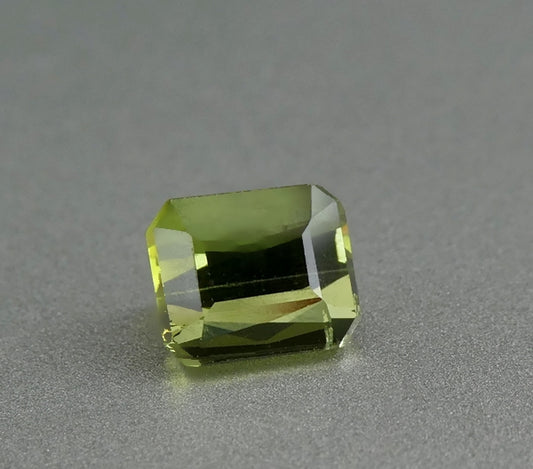 0.94CT UNHEATED OCTAGON CUT 100% NATURAL YELLOWISH GREEN TOURMALINE