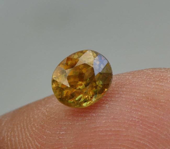 1.09CT SPLENDID OVAL CUT 100% NATURAL HONEY GREEN SPHENE