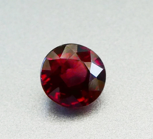 1.38CT 素晴らしいラウンドカット、100% 天然オレンジレッドジルコン