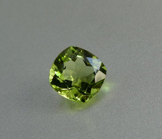 1.45CT SPLENDID CUSHION CUT 100% NATURAL BRILLIANT GREEN PERIDOT