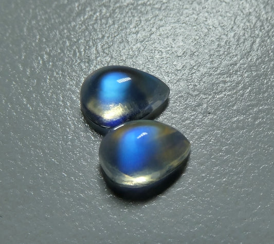 1.65CT SPLENDID PEAR 100% NATURAL BLUE FLASH MOONSTONE PAIR