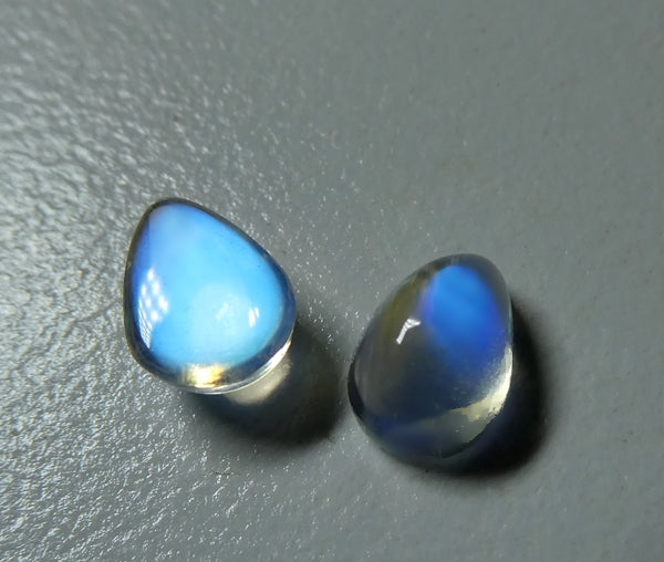 1.65CT SPLENDID PEAR 100% NATURAL BLUE FLASH MOONSTONE PAIR