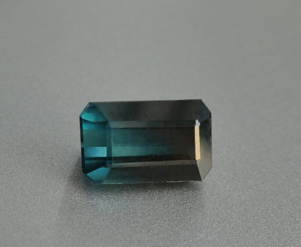 1.65 CT 素晴らしい非加熱オクタゴン 100% 天然デュアル ブルー トルマリン