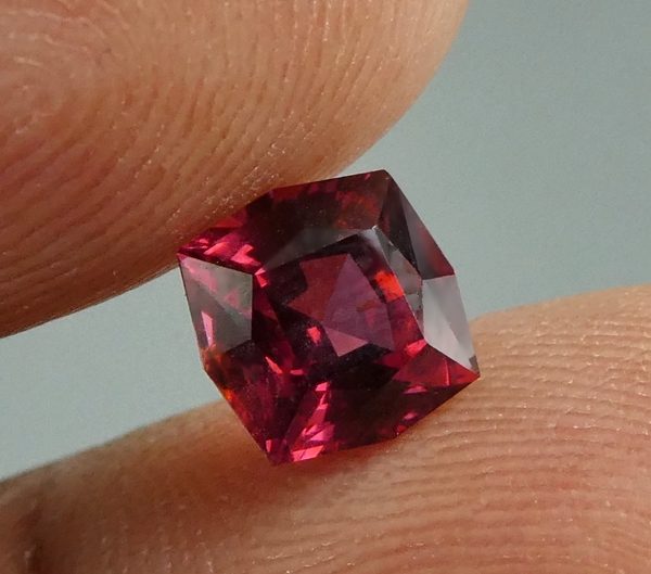 1.70CT EXCELLENT CUSTOM CUT RASPBERRY PINK 100% NATURAL RHODOLITE