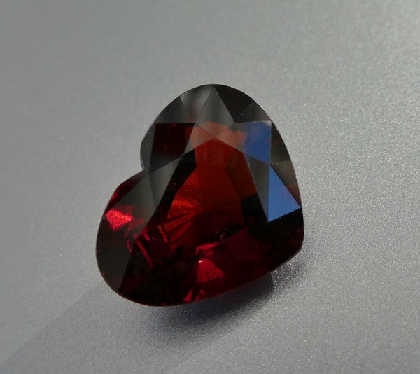 11.43CT EXCELLENT HUGE HEART ORANGE RED 100% NATURAL SPESSARTITE