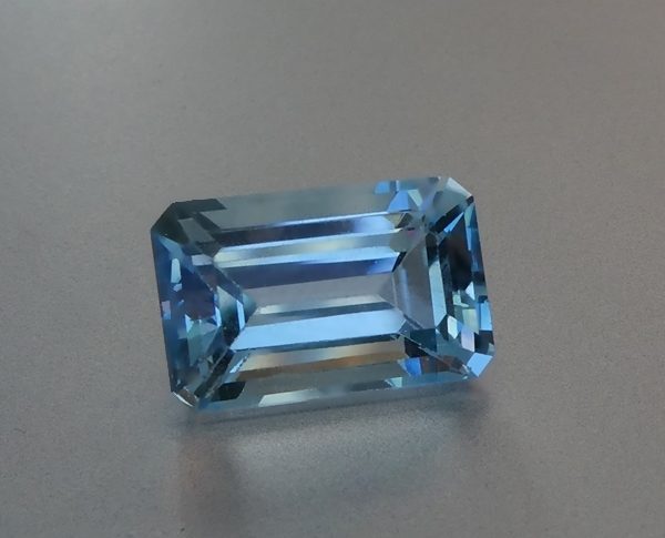 12.98CT SPLENDID BIG OCTAGON 100% NATURAL SKY BLUE TOPAZ