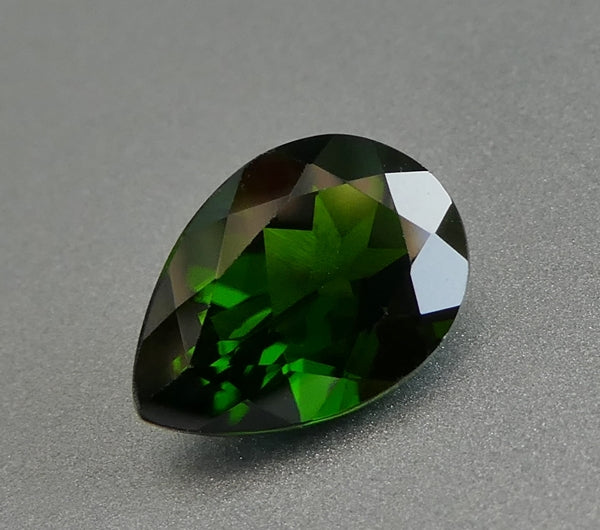 2.03CT EXQUISITE BIG PEAR CUT 100% NATURAL CHROME GREEN DIOPSIDE