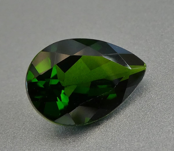 2.03CT EXQUISITE BIG PEAR CUT 100% NATURAL CHROME GREEN DIOPSIDE