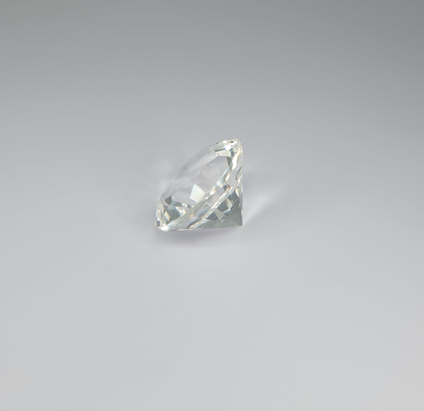 5.73CT DAZZLING CUSTOM CUT NATURAL WHITE QUARTZ