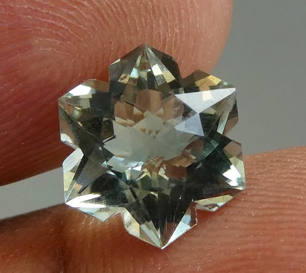 3.16CT SPLENDID CUSTOM CUT SNOWFLAKE 100% NATURAL GREEN AMETHYST