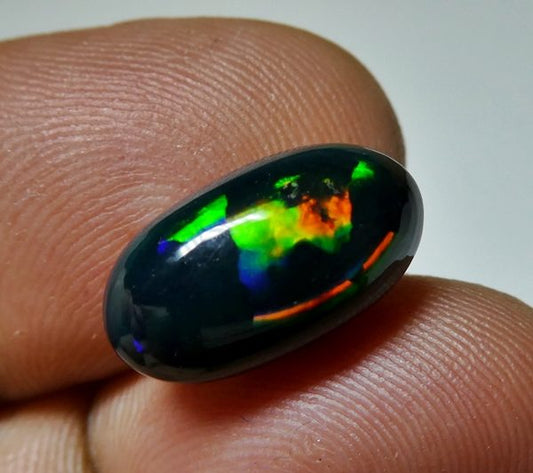 3.72CT SPLENDID RAINBOW FLASHING 100% NATURAL OVAL BLACK OPAL