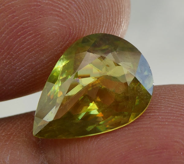 5.65CT SPLENDID HUGE COLOURFUL PEAR 100% NATURAL GREEN SPHENE