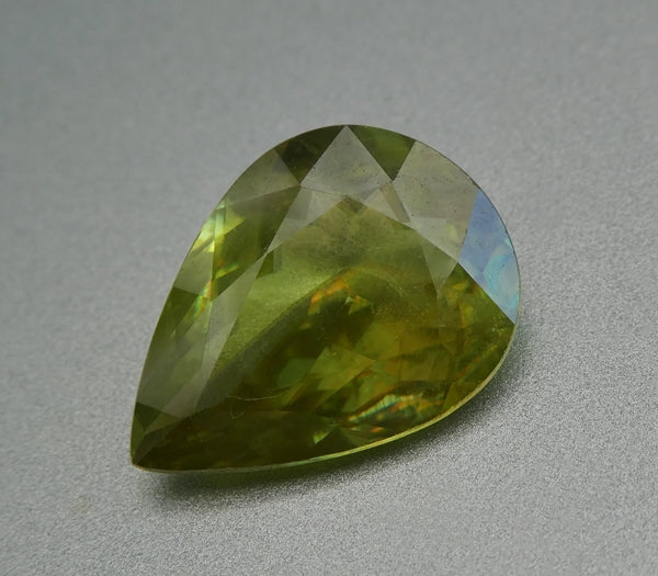 5.65CT SPLENDID HUGE COLOURFUL PEAR 100% NATURAL GREEN SPHENE