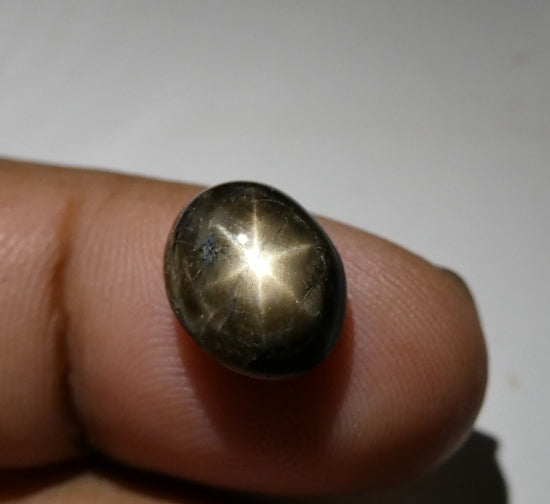 5.97CT UNHEATED OVAL 100% NATURAL 6 RAYS GOLDEN BLACK STAR SAPPHIRE