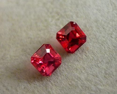 0.38CT ビビッド ピンク &amp; レッド ビルマ スピネル ペア