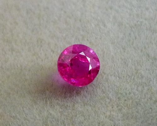 0.48CT GORGEOUS GLOWING RED ROUND RUBY