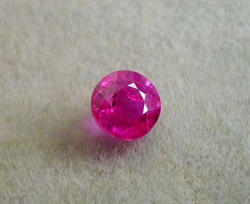 0.48CT GORGEOUS GLOWING RED ROUND RUBY