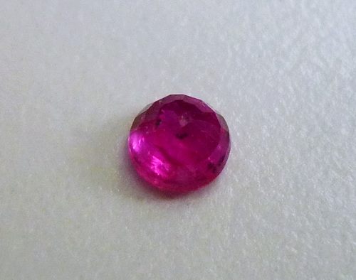 0.48CT ゴージャスに輝く赤いラウンド ルビー