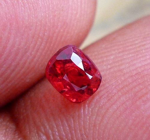 0.52CT 天然ビビッドレッドビルマスピネル