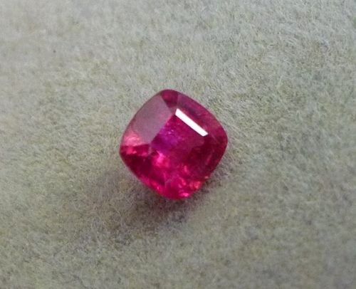 0.70CT 優れた 100% 天然トップ レッド クッション ルビー