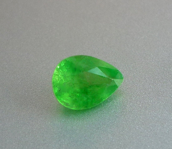 0.82CT EXCELLENT PEAR CUT 100% NATURAL VIVID GREEN TSAVORITE GARNET