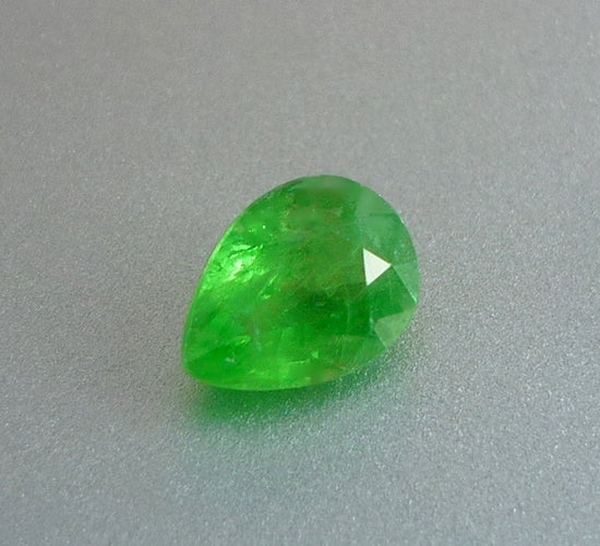 0.82CT EXCELLENT PEAR CUT 100% NATURAL VIVID GREEN TSAVORITE GARNET