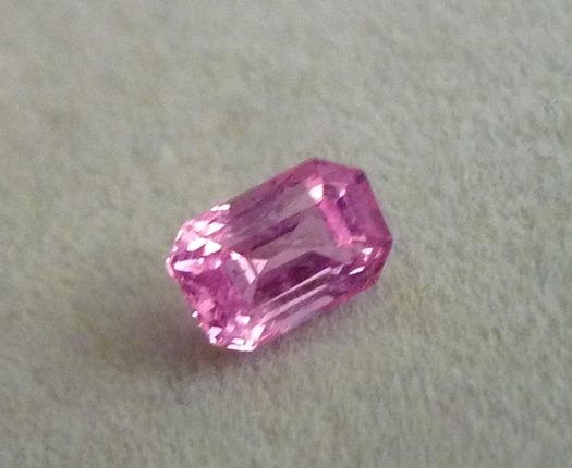 0.79CT エクセレント ピンク モゴック スピネル