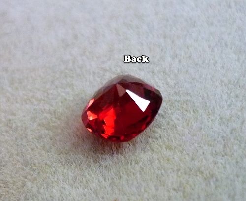 0.84CT 絶妙なまばゆいばかりの鮮やかなレッドのビルマ スピネル