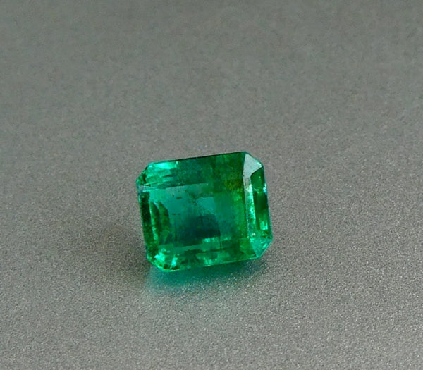 0.94CT エクセレント オクタゴン カット、100% 天然最高のグリーン エメラルド