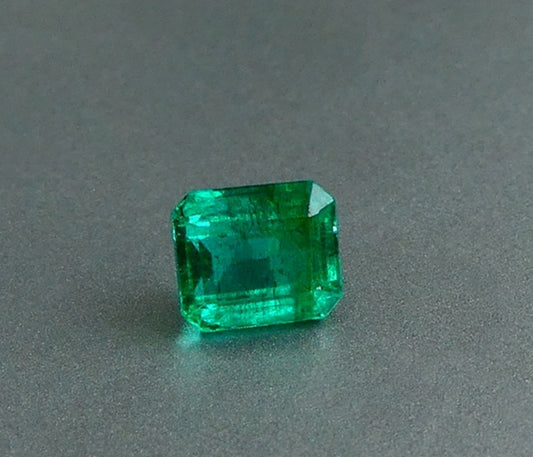 0.94CT エクセレント オクタゴン カット、100% 天然最高のグリーン エメラルド