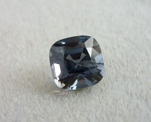 0.95CT ナチュラル ブルー スピネル