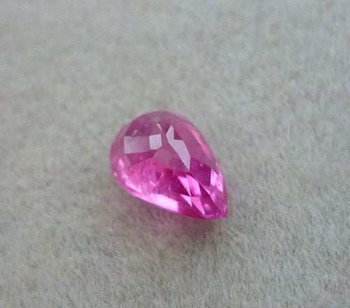 1.00CT ゴージャスなピンクがかったレッドのビルマ産ルビー