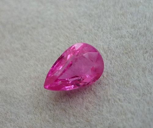 1.00CT ゴージャスなピンクがかったレッドのビルマ産ルビー