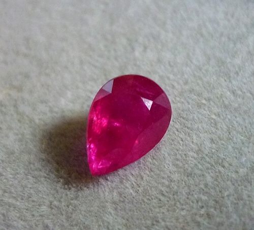 1.00CT ゴージャス ペアー エクセレント レッド ルビー