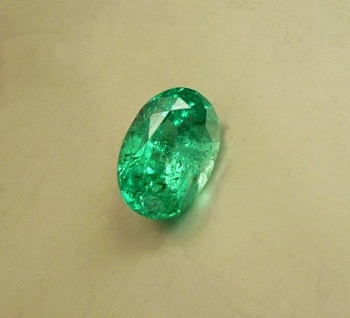 1.05CT ゴージャスな 100% 天然グリーン エメラルド