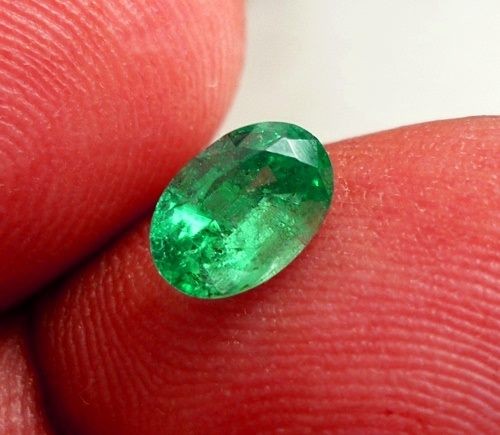 1.05CT GORGEOUS 100% NATURAL GREEN EMERALD