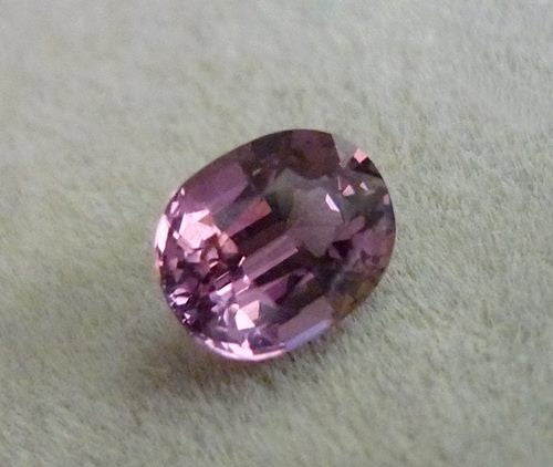 1.05CT 絶妙な天然パープルピンクスピネル