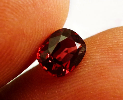 1.05CT GORGEOUS 100% NATURAL VIVID RED BURMESE SPINEL