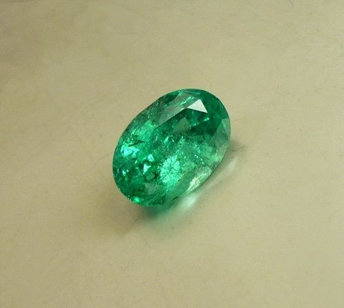 1.05CT ゴージャスな 100% 天然グリーン エメラルド