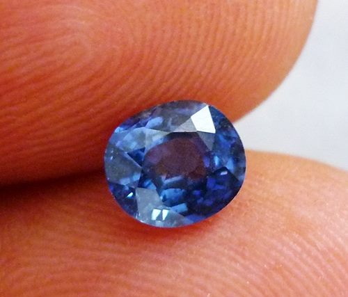 1.05CT EXCELLENT VITREOUS BLUE SAPPHIRE