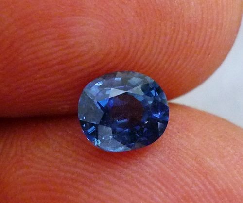 1.05CT EXCELLENT VITREOUS BLUE SAPPHIRE