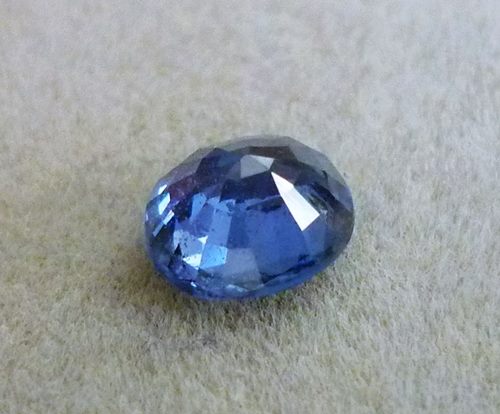 1.05CT 優れたガラス質ブルーサファイア