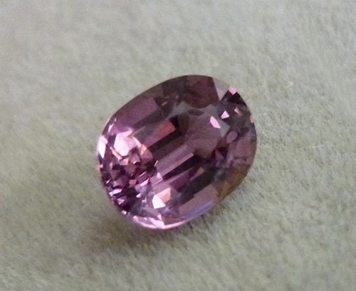 1.05CT 絶妙な天然パープルピンクスピネル