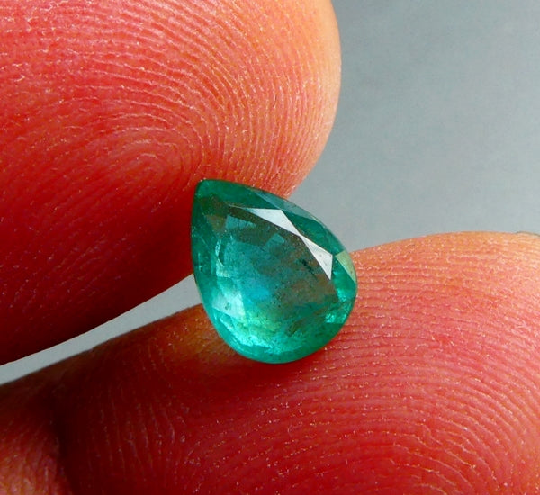 1.14CT EXCELLENT PEAR CUT 100% NATURAL COLUMBIAN EMERALD